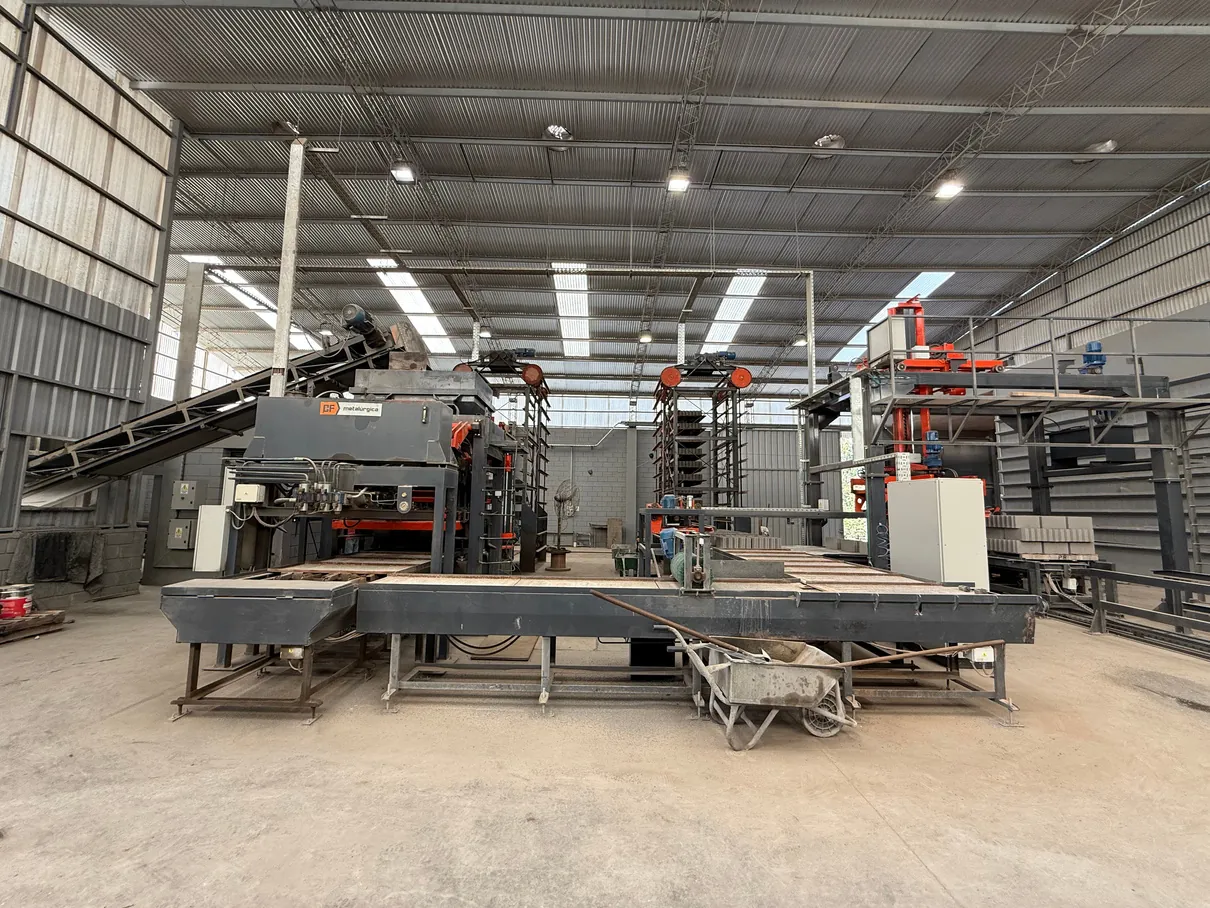 Interior de la planta de producción de Premoldeados Rivadavia